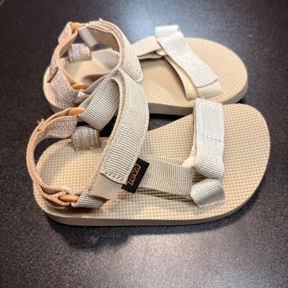 Teva Kids nude sandals shimmering strappy lightweight no tie size 9 hook & loop